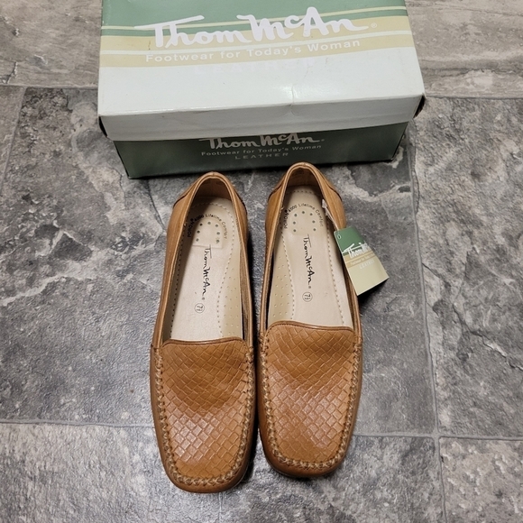 Vintage 90s y2k Thom McAn Camel Leather Square Moc Toe Basket Weave Loafers 7.5 - Picture 2 of 9